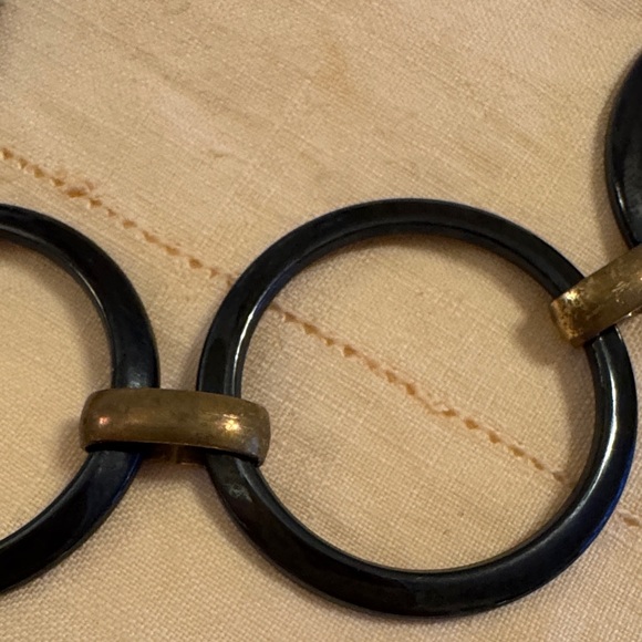 Elegant Black and Gold Circle Link Necklace - Picture 9 of 10